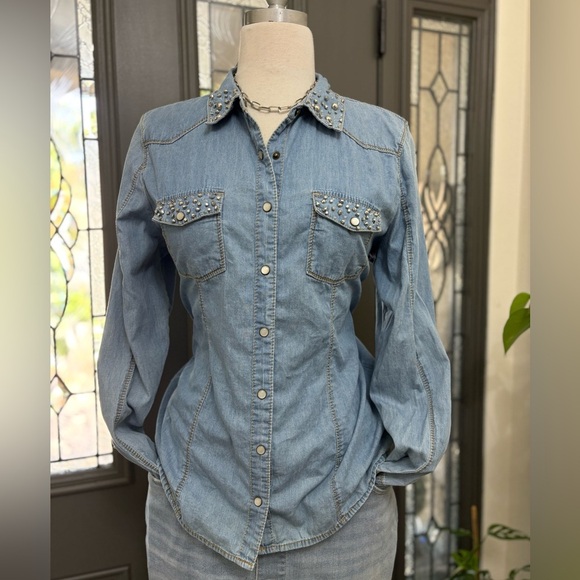 NWOT Women’s Light Wash Beaded Detail Pearl Snap Front Long Sleeve Top | Size L - Picture 1 of 8